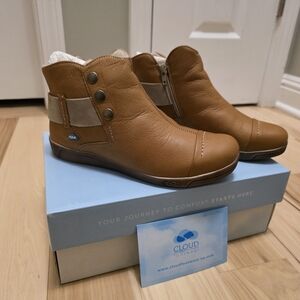 CLOUD Aline Leather Ankle Boots With 100% Wool Lining.